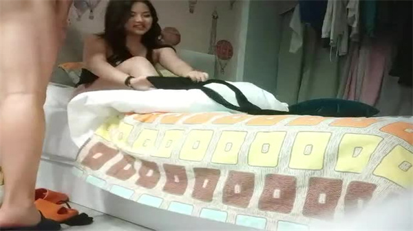 重金包养！极品巨乳外围骚货被猛干到腿软，中场休息后继续狂插猛灌内射
